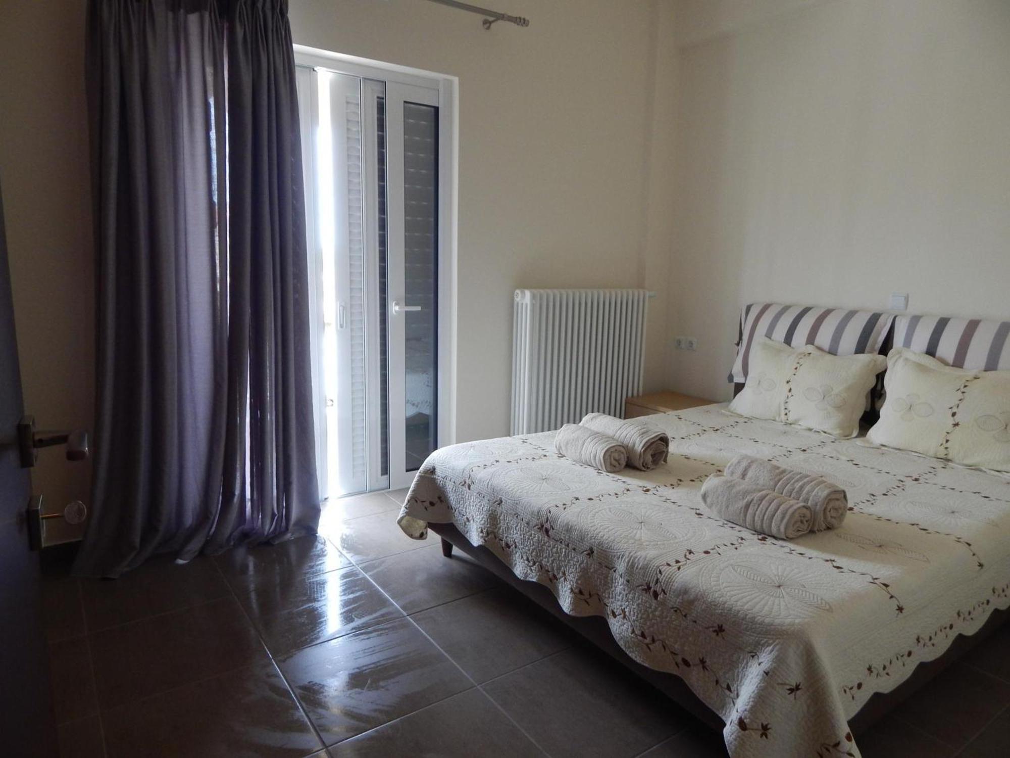 Samaras Apartments In Kaména Voúrla Eksteriør bilde