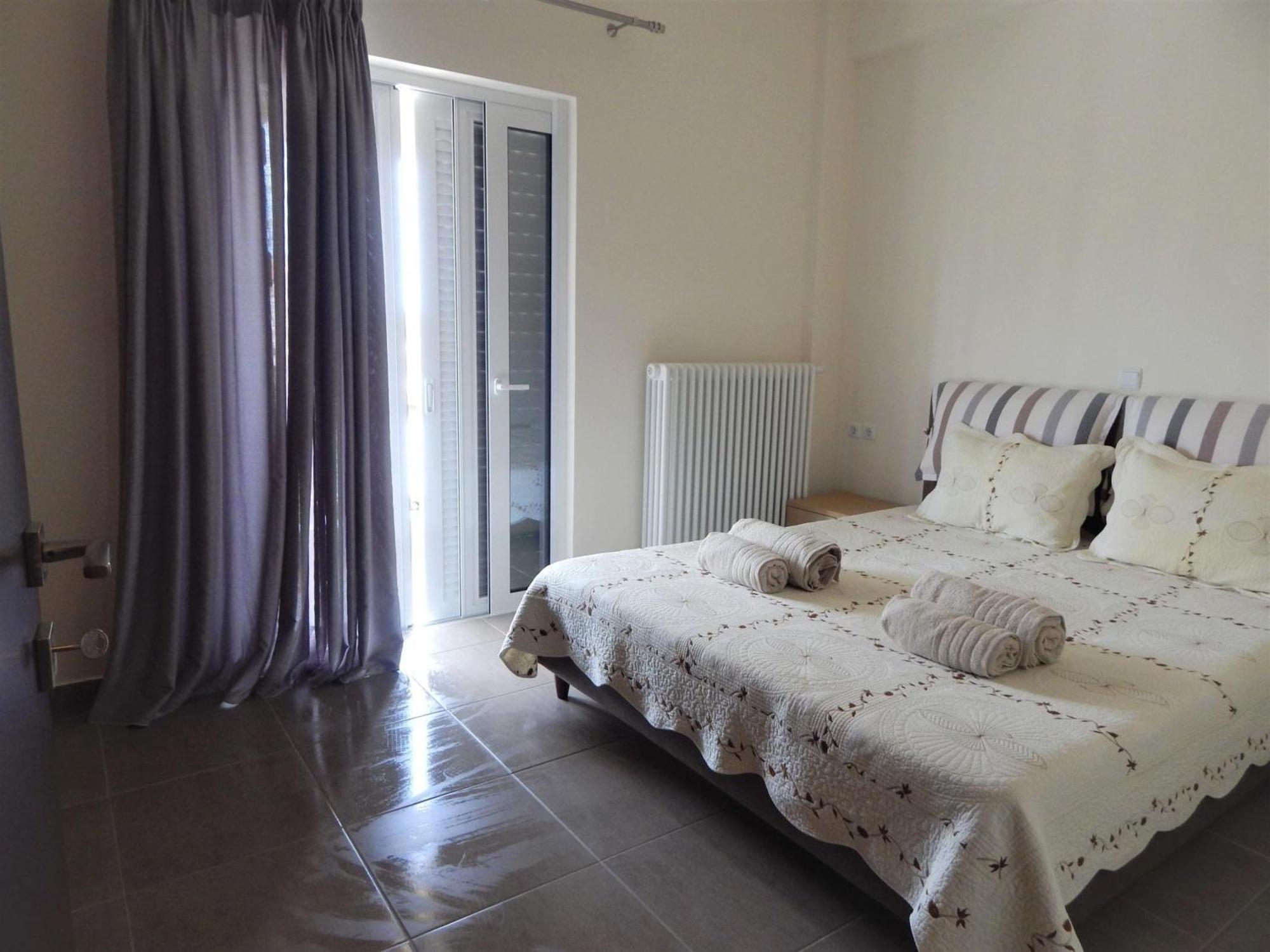 Samaras Apartments In Kaména Voúrla Eksteriør bilde