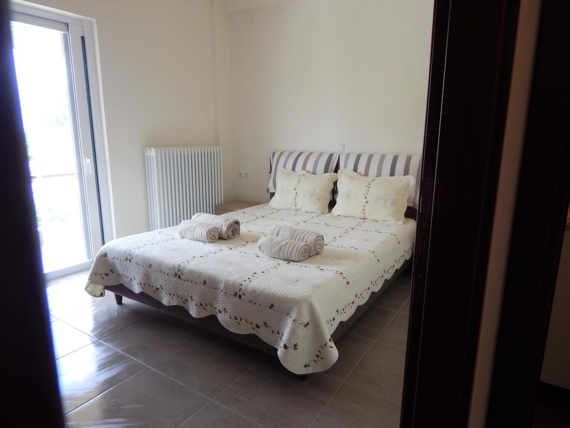 Samaras Apartments In Kaména Voúrla Eksteriør bilde