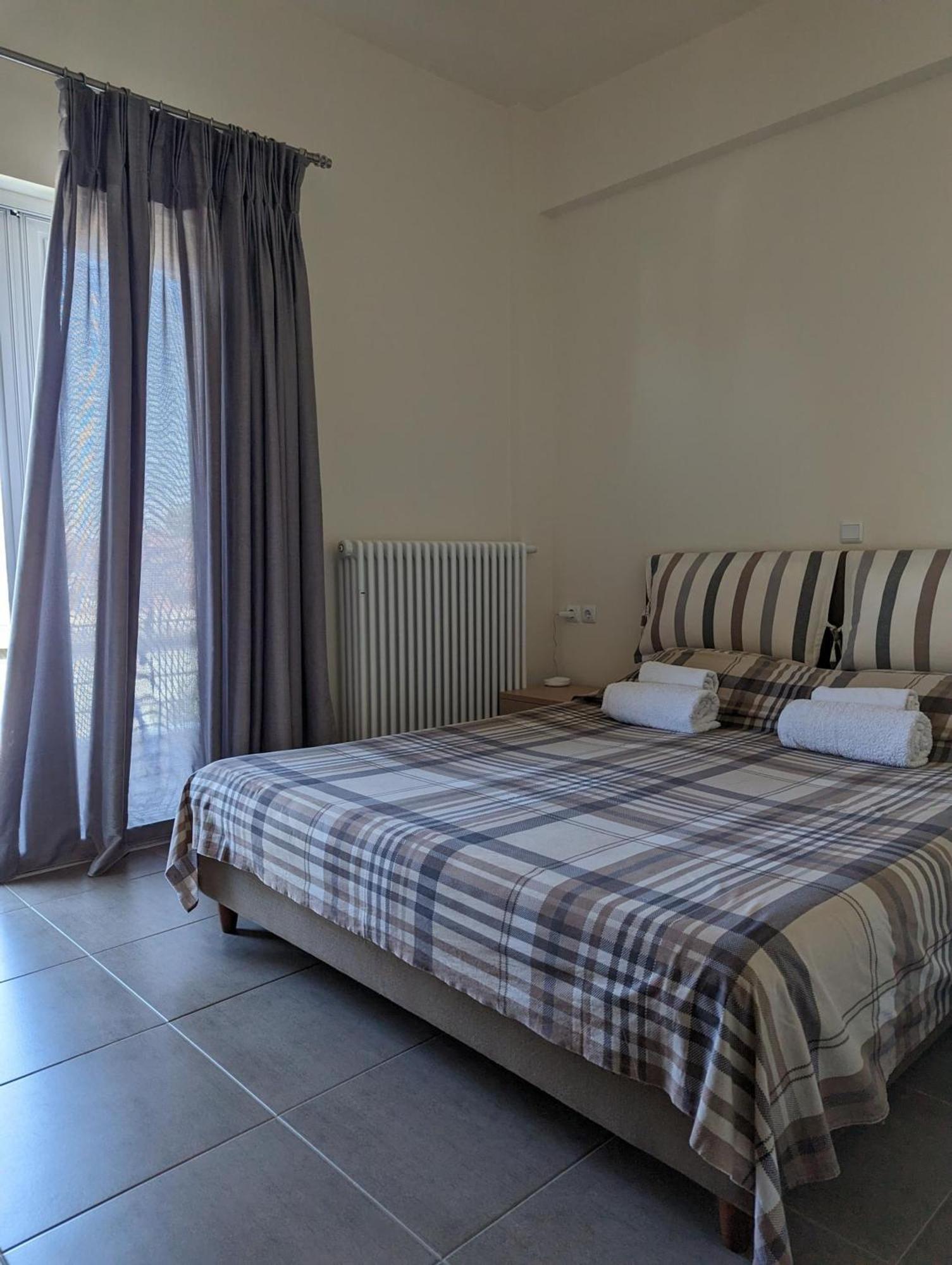 Samaras Apartments In Kaména Voúrla Eksteriør bilde