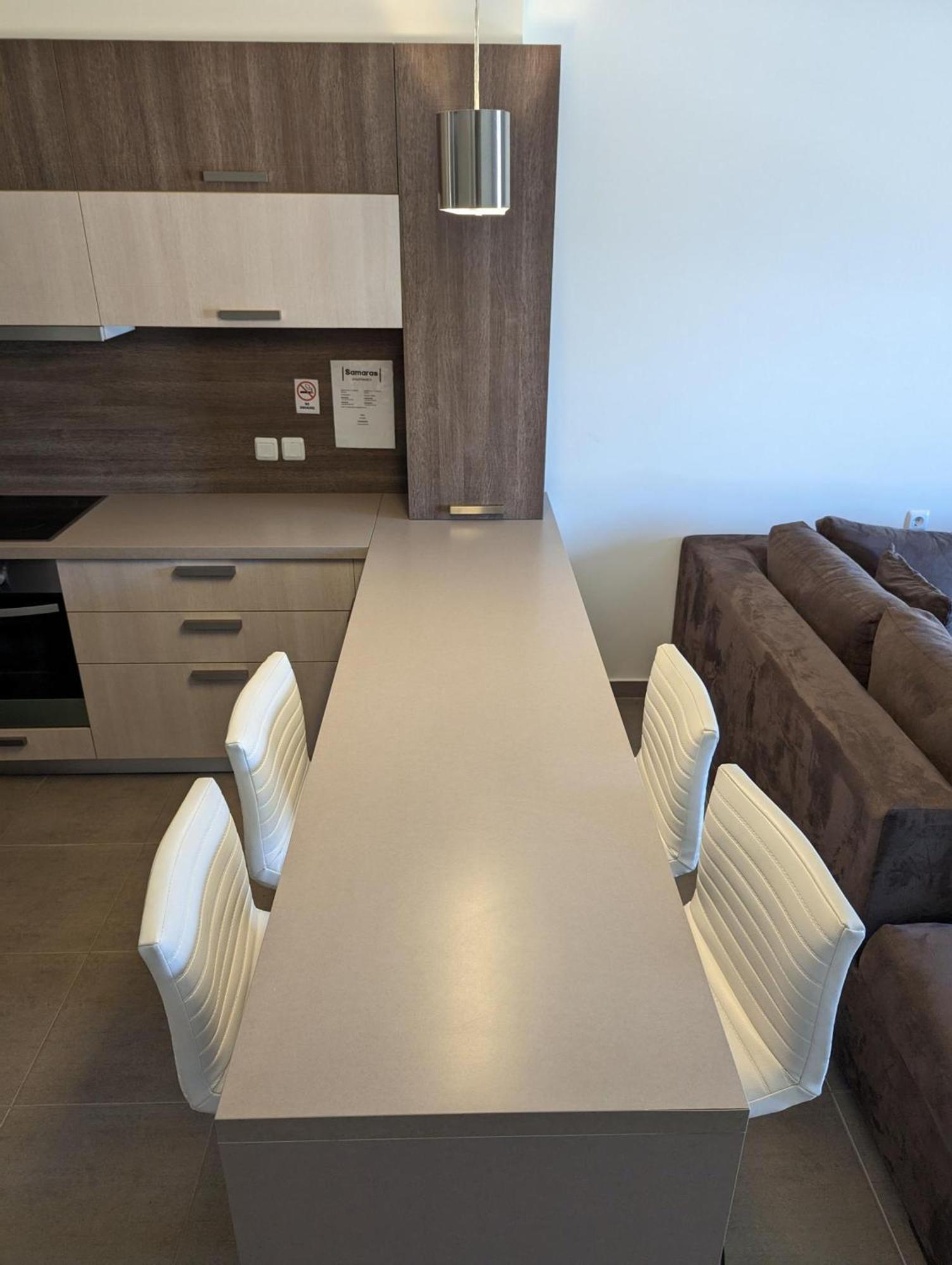 Samaras Apartments In Kaména Voúrla Eksteriør bilde