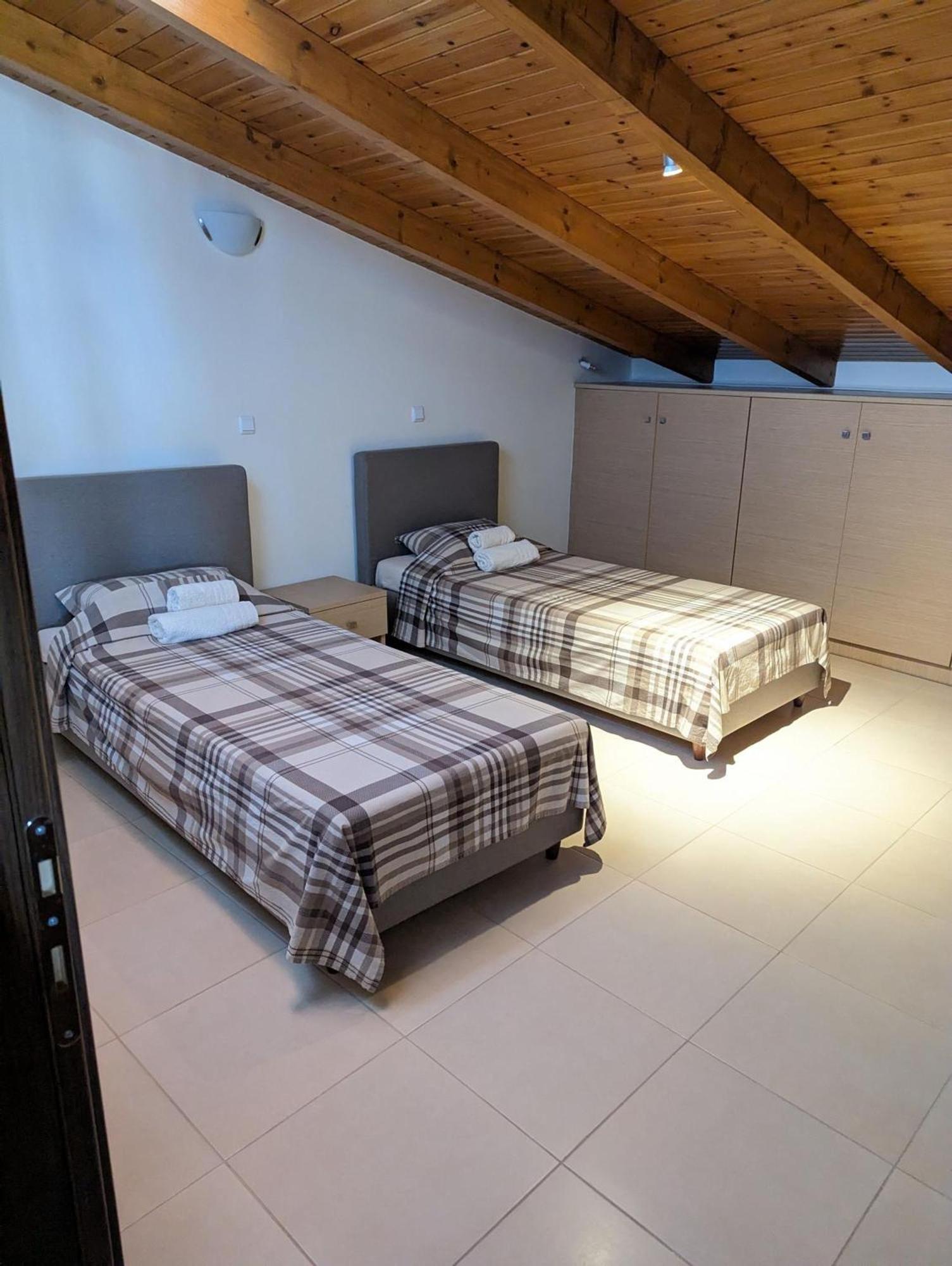 Samaras Apartments In Kaména Voúrla Eksteriør bilde