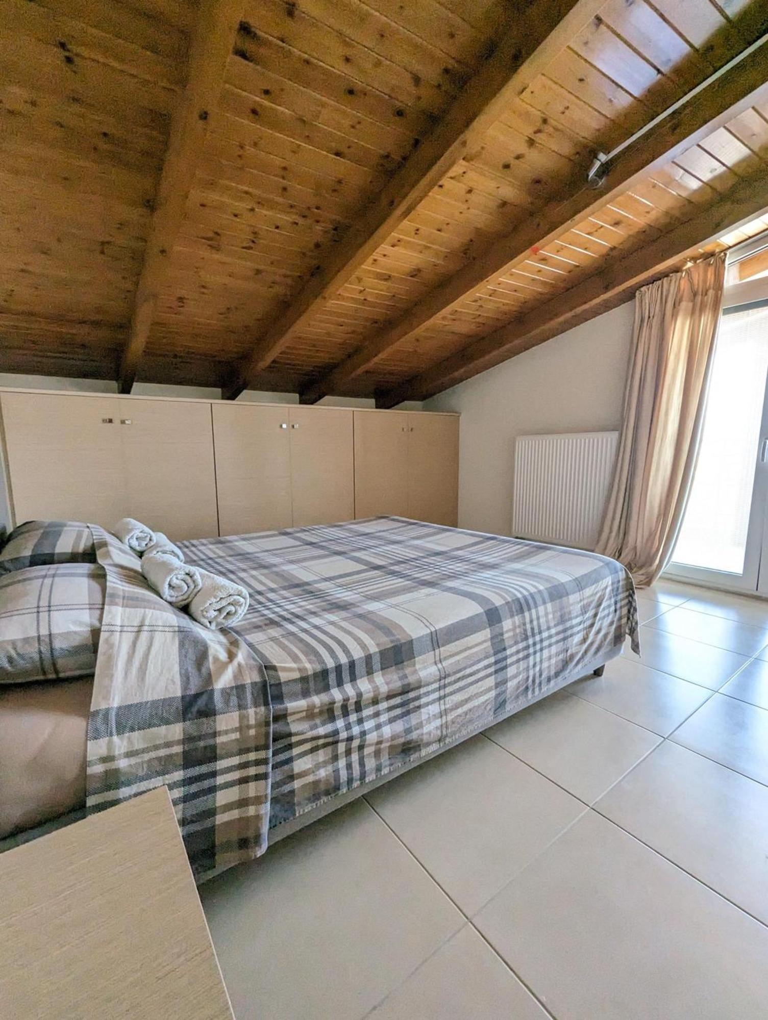 Samaras Apartments In Kaména Voúrla Eksteriør bilde