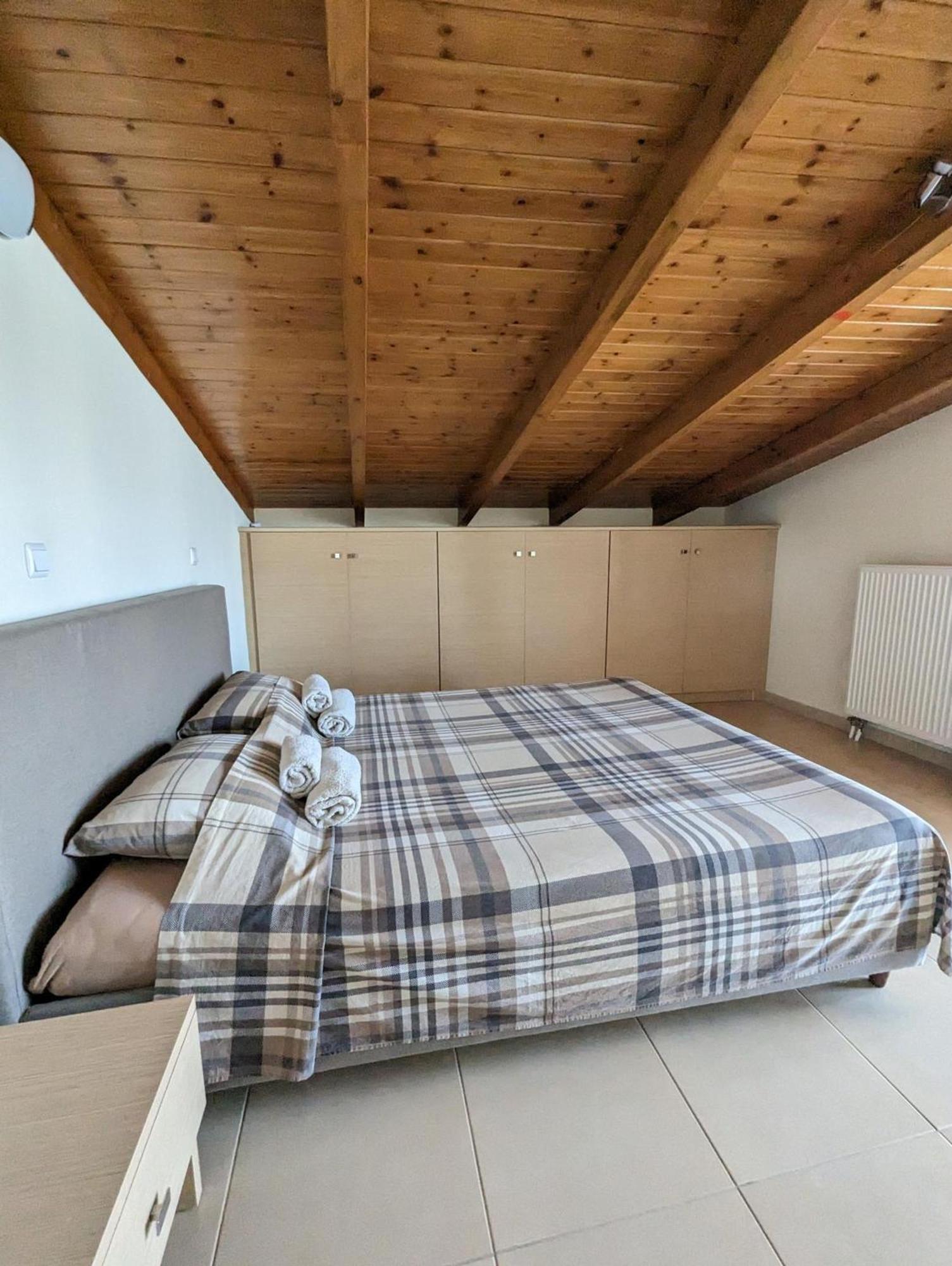 Samaras Apartments In Kaména Voúrla Eksteriør bilde