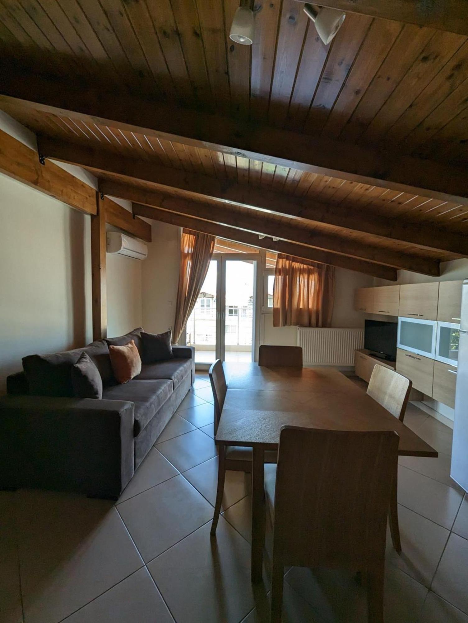 Samaras Apartments In Kaména Voúrla Eksteriør bilde