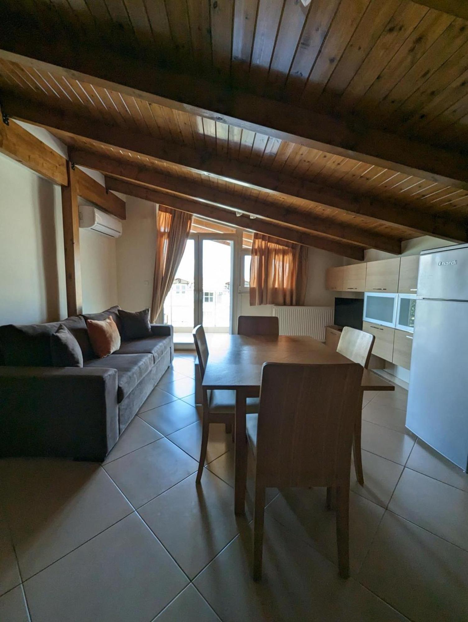 Samaras Apartments In Kaména Voúrla Eksteriør bilde